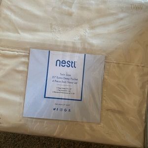 Sealed/Never Opened “Nestl” 4pc Twin Bed Sheet Set